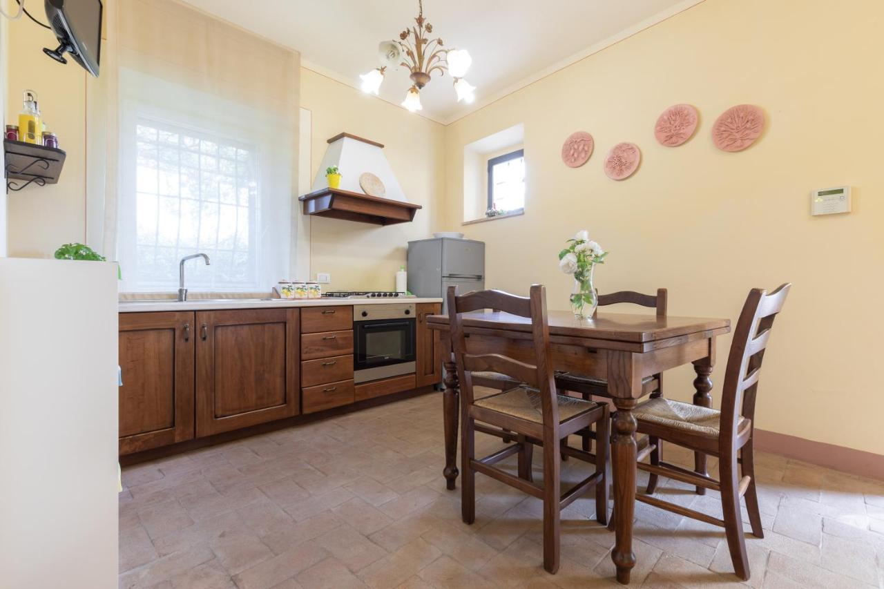 La Casa Medioevale Bed & Breakfast Lamporecchio Exterior photo